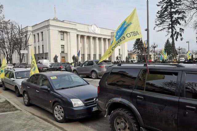 Евробляхерам придется искать настоящих владельцев авто. Иначе – никак