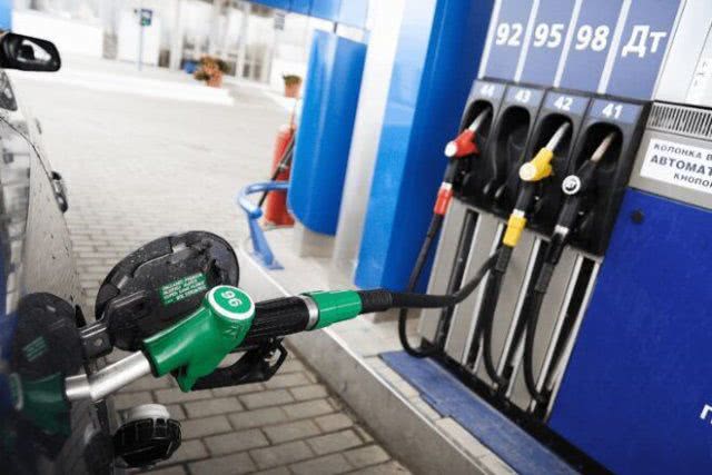 АМКУ уличил крупные сети АЗС в завышении цен на топливо