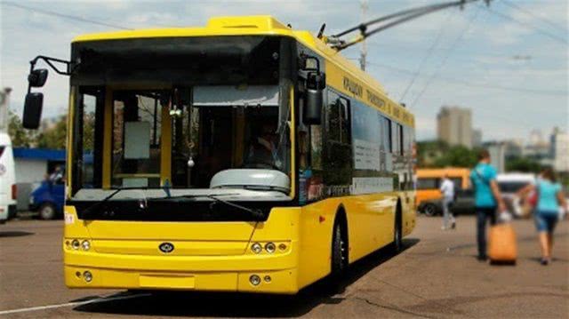 Громадські діячі звертаються до херсонських депутатів щодо закупівлі тролейбусів