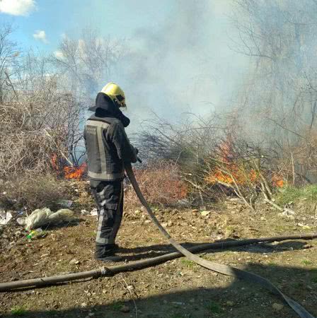 За минувшие сутки спасатели Херсонщины 3 раза выезжали на тушение пожаров сухой растительности