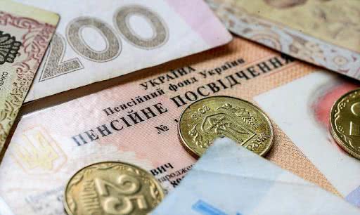 Украинцам с апреля повысят пенсионный возраст: новые правила