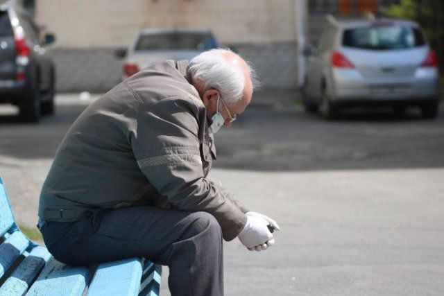 Украинцам через день начнут выдавать повышенные пенсии: кому прибавили 1000 грн