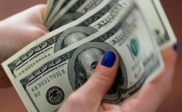 Доллары в Украине будут покупать по новым правилам: что решил Нацбанк