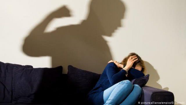 В Херсоне полицейские составили админпротоколы на мужчину, который совершил домашнее насилие в отношении жены