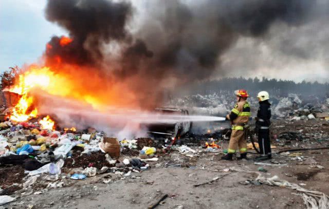 На городской свалке в Голой Пристани загорелся автомобиль