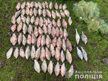 У Каховському водосховищі дільничні поліцейські викрили браконьєра з незаконним уловом риби