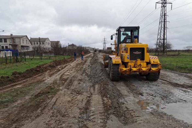 Столичная фирма начала строить дорогу в Каховке