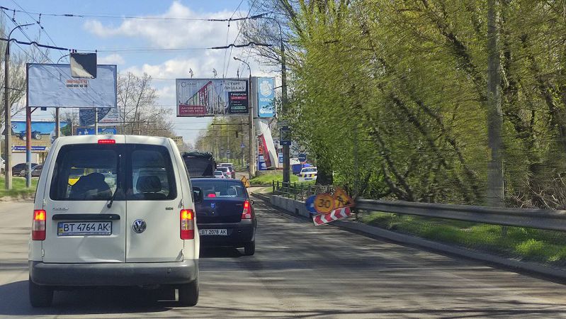 300-метровая "автомобильная тянучка" в Херсоне от улицы Залаэгерсег до шоссе Черновола