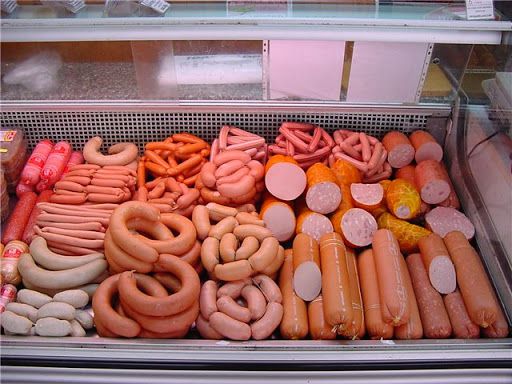 Украинцам вместо колбасы продают фальсификат: какую нельзя покупать и как выбрать качественную