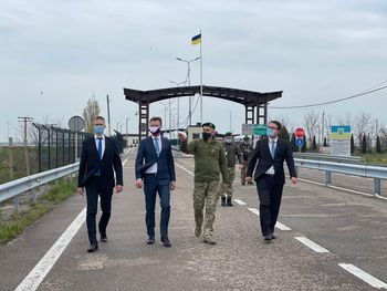 Заступники Послів Чеської та Словацької Республіки в Україні  відвідали КПВВ «Каланчак» та «Чаплинка»