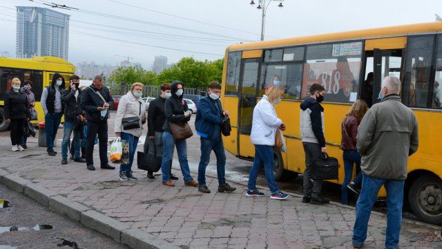 В Украине хотят отменить бесплатный проезд в транспорте: как вместо льгот раздадут деньги