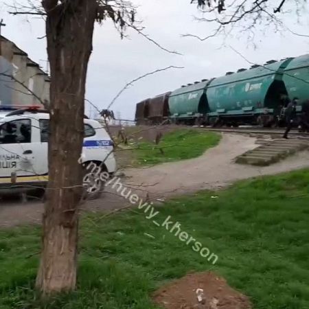 Жуткая трагедия на переезде в Херсоне: женщина попала под поезд