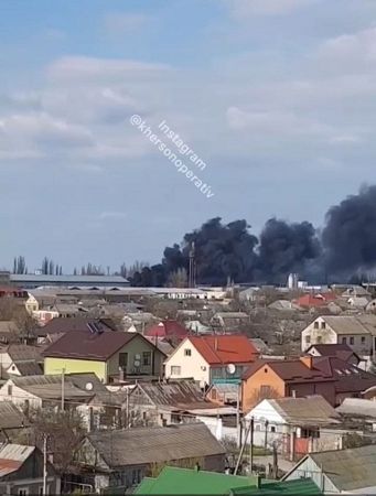 В Херсоне на Восточном – масштабный пожар: загорелось помещение по производству пенопласта