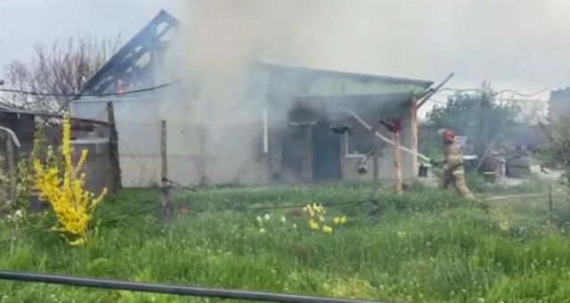 В Новой Збурьевке несколько часов тушили пожар жилого дома