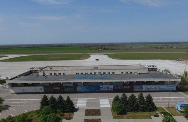 Аэропорт "Херсон" усилит полосу для приема тяжелых самолетов