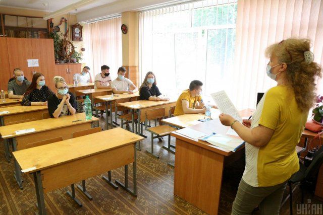 Выпускников освободили от прохождения ГИА: Зеленский подписал указ