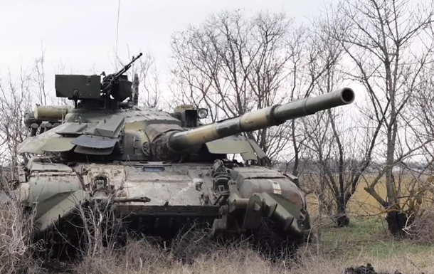 ВСУ провели танковые маневры возле Крыма
