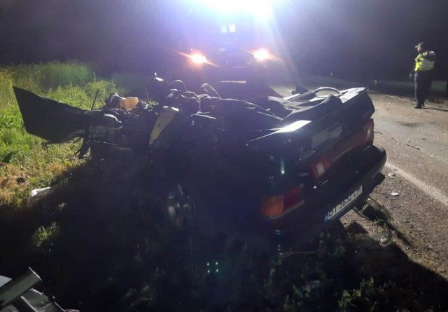 Смертельное ДТП на Херсонщине: спасатели деблокировали погибшего водителя из покореженной легковушки