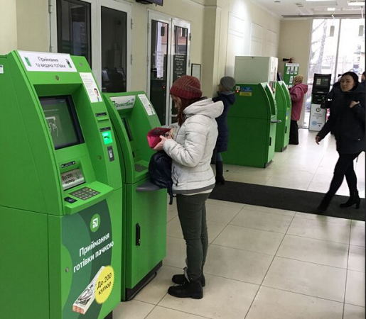 ПриватБанк “сломался”: к банкоматам лучше не подходить