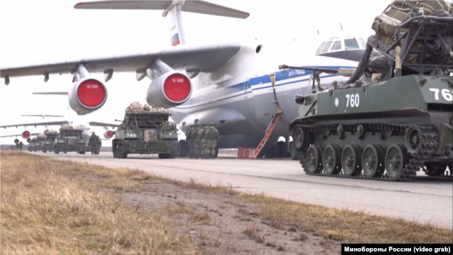Военные учения России в аннексированном Крыму