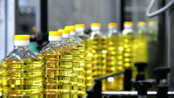 Подсолнечное масло будут продавать по цене оливкового: в Украине снова дорожают продукты