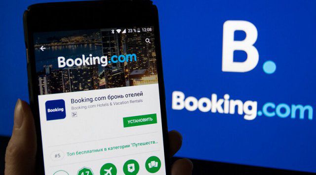Booking.com заблокировал множество отелей в Геническе и на Арабатской Стрелке