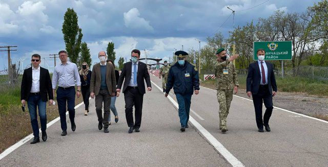 Дипломаты Эстонии посетили КПВВ «Каланчак»