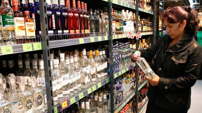 В Госстате сообщили о повышении цен на алкоголь и табачную продукцию