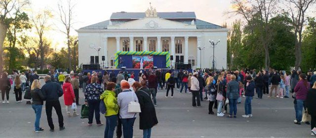 В Новой Каховке День Победы отметили факельным шествием