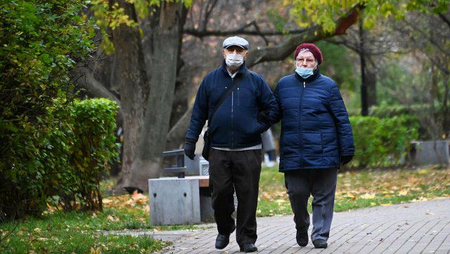В Украине пенсия у женщин и мужчин существенно отличается: кому платят больше