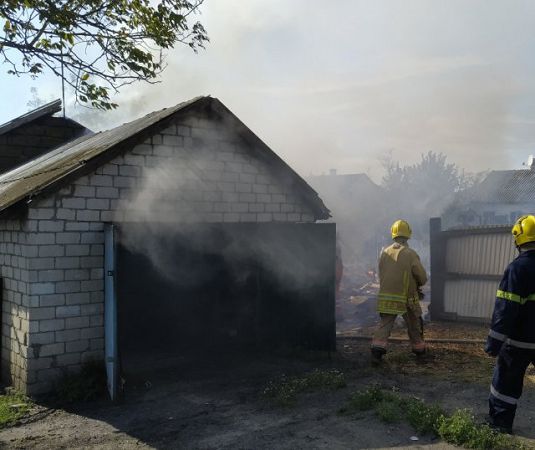 В Геническе  тушили пожар в частном домовладении