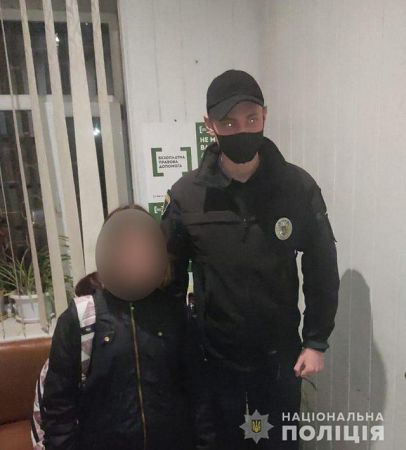 В Геническе полицейские за час разыскали 12-летнюю беглянку из дома