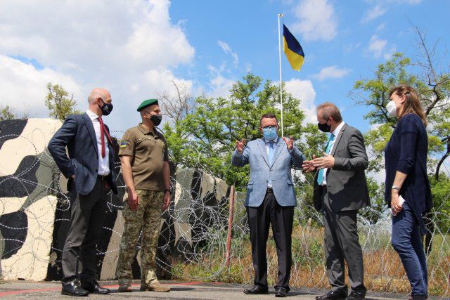 Дипломаты Швейцарии и Великобритании побывали на КПВВ на админгранице с АР Крым
