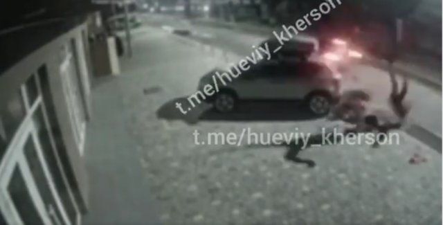 В Скадовске неадекватный "мажор" сбил двух человек на скутере и скрылся с места ДТП