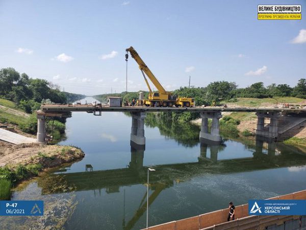 "Большая стройка": смонтировано четыре пролета моста через Северо-Крымский канал