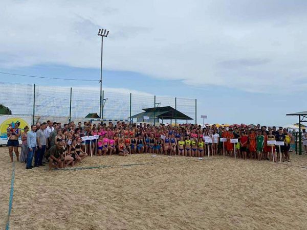 В Скадовсе проходит чемпионат по пляжному волейболу
