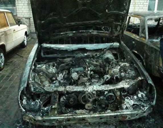 В Херсоне в результате поджога сгорели 4 автомобиля, еще 5 повреждено, - ГСЧС