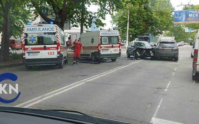 В Херсоне произошло серьезное ДТП с участием трех автомобилей