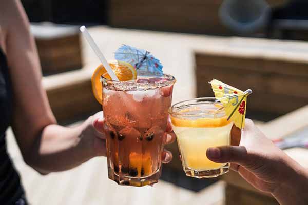 Подростковое пьянство процветает на херсонских пляжах