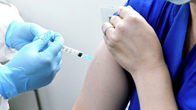 Украинцы, привитые вакциной CoronaVac, могут посетить 10 стран Европы: перечень