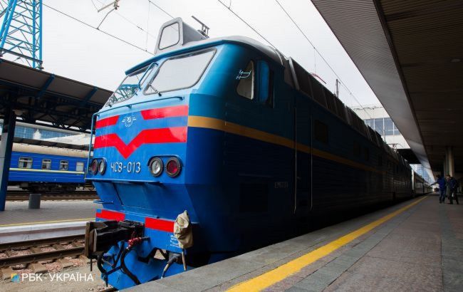 "Укрзализныця" запускает еще один курортный поезд в Геническ