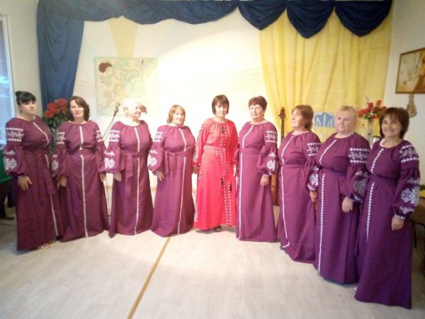Депутат от «Нашего края» подарил новые концертные костюмы участницам ансамбля "Оберег" на Херсонщине