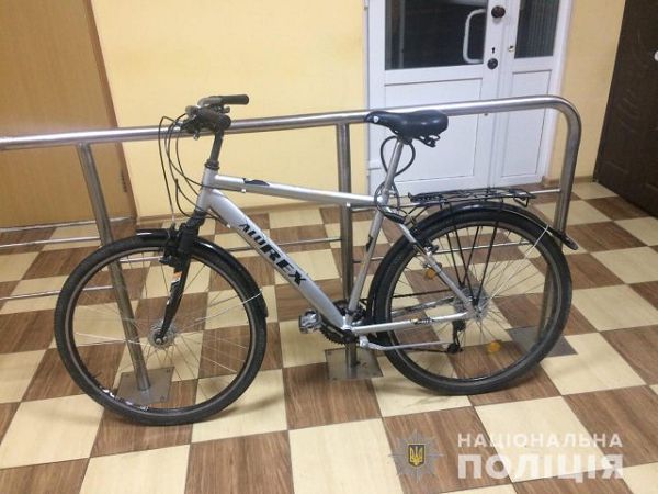 Скадовские полицейские задержали грабителя, который украл велосипед