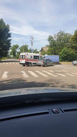 В центре Херсона автомобиль скорой помощи угодил в ДТП