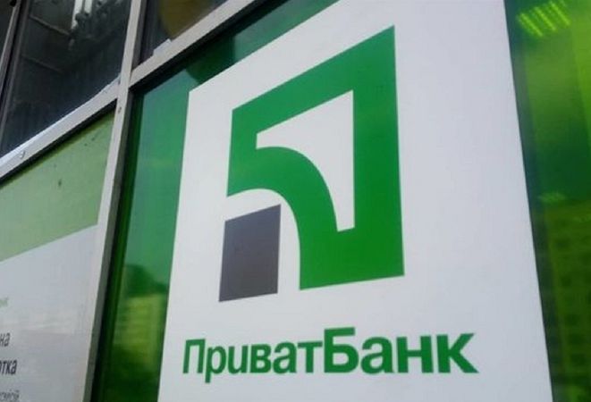 Украинцы и бизнес забирают деньги из ПриватБанка и Укргазбанка