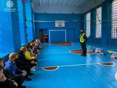 Шкільні офіцери продовжують профілактичні заняття зі школярами Херсонщини