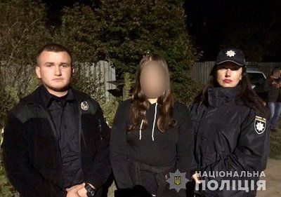 В Олешках поліцейські розшукали 16-річну дівчину, яка зникла напередодні