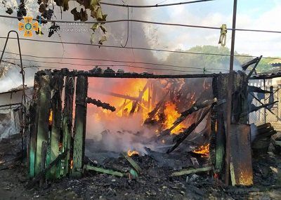 У Кочубеївській громаді рятувальники ліквідували пожежу господарчої споруди