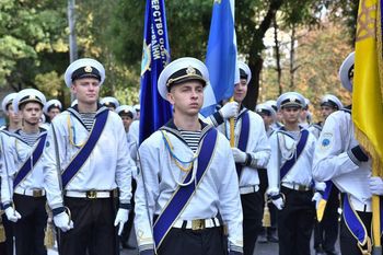 У Херсоні свято розпочалося урочистою ходою курсантів Херсонської державної морської академії