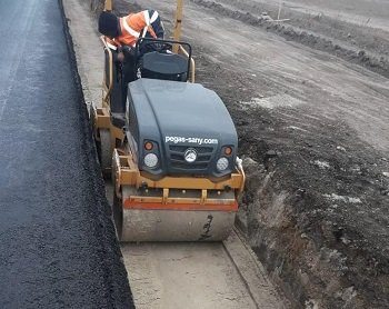 У міжнародному аеропорту «Херсон» продовжується реконструкція злітно-посадкової смуги